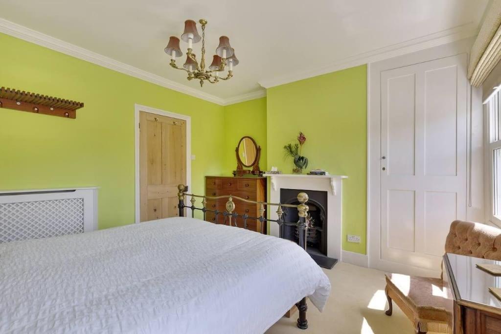 Windsor/Legoland/Ascot Charming 3Br Home In Centre Εξωτερικό φωτογραφία